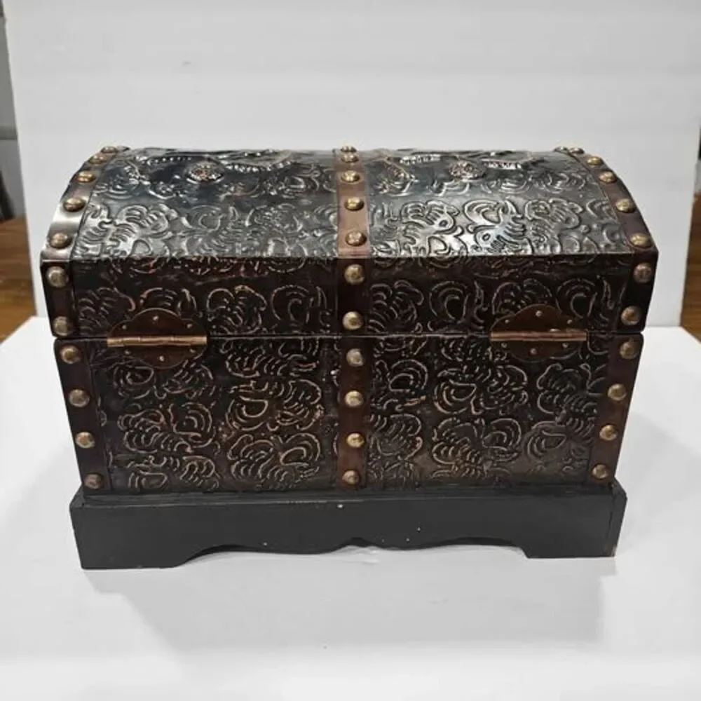 Vintage Style Embossed Dome Top Trunk